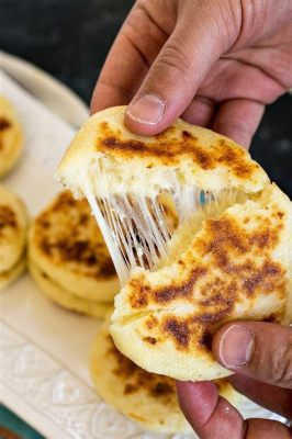  Arepas de Queso: Uma Experiência Cremosa e Crocante que derrete na Boca!